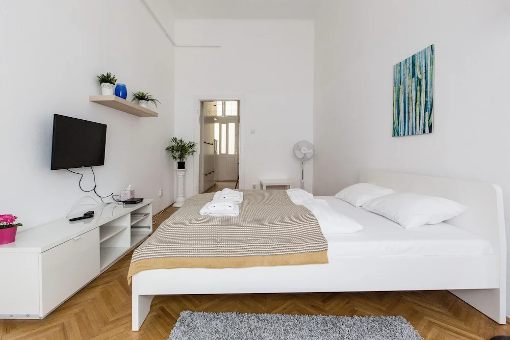 Erzsebet 53 Apartment