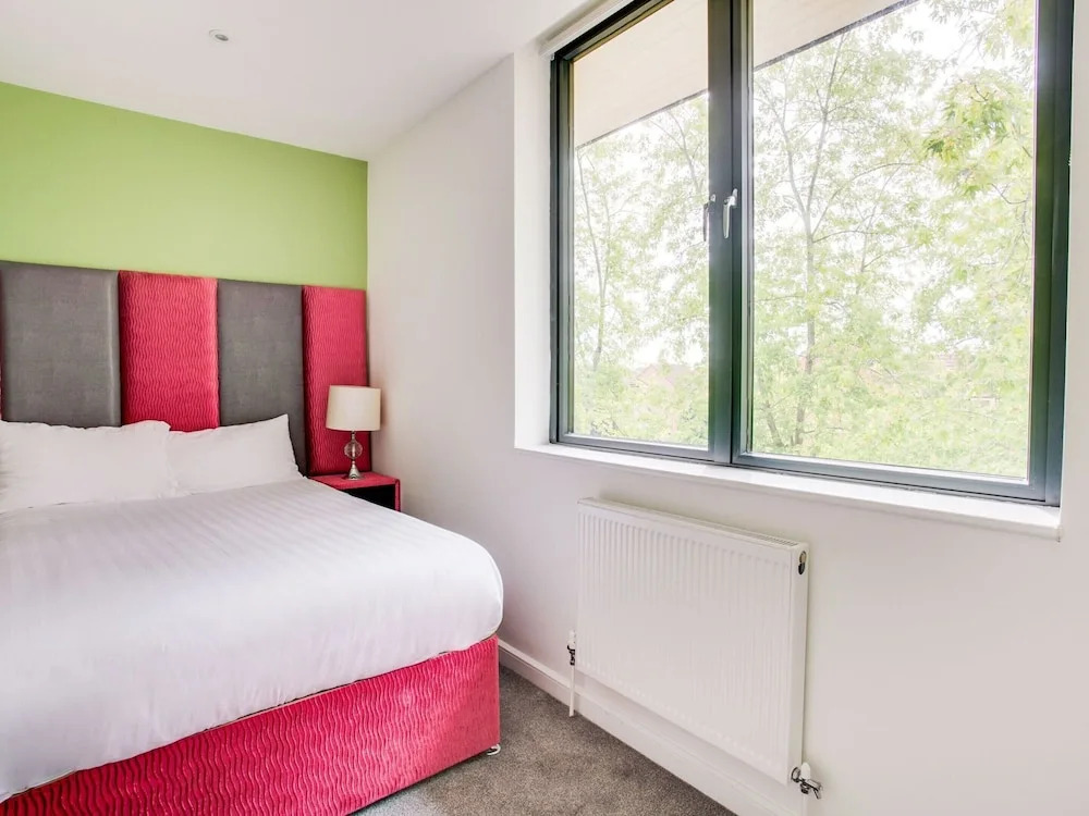 Urban Apartment in South East for 2 near Canary Karaoke
