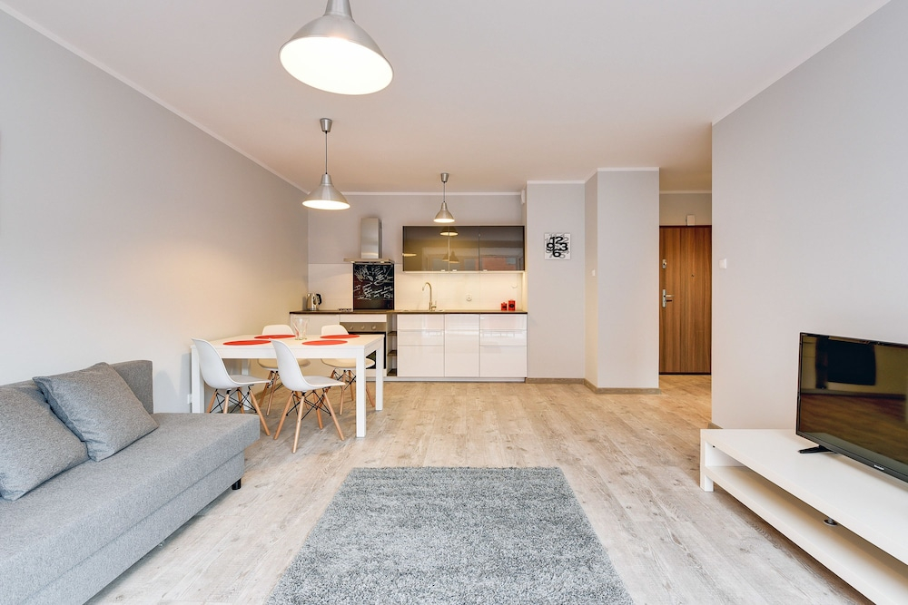 Waterlane Island - Riverview Pool, SPA, Gym & Parking by Downtown Apartments