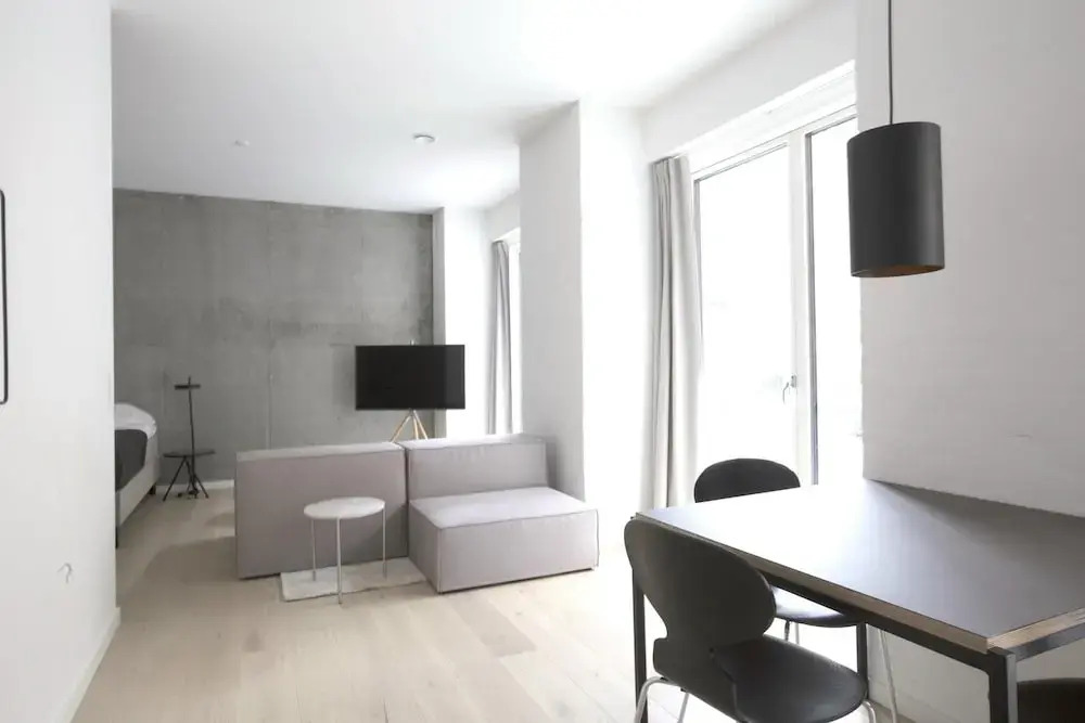 Cool Studio Apartment w Private Terrace - 219