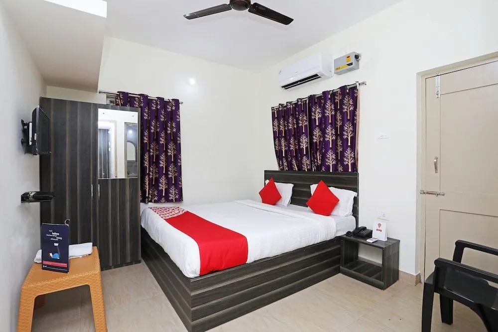 OYO 15084 Sai Lotus Residency