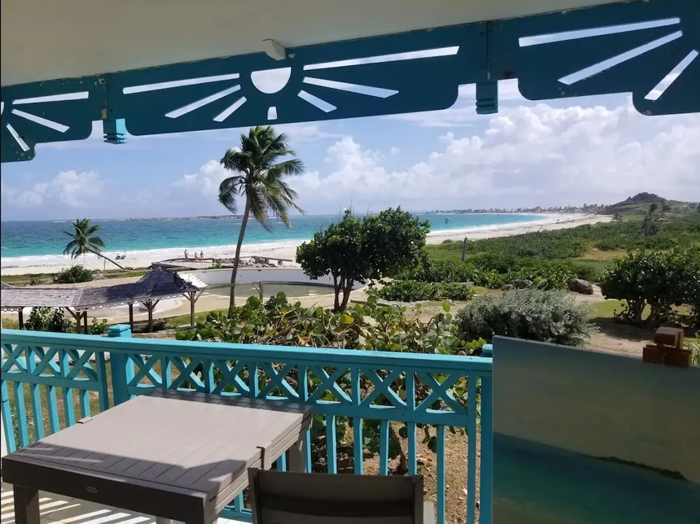 Studio Orient Bay