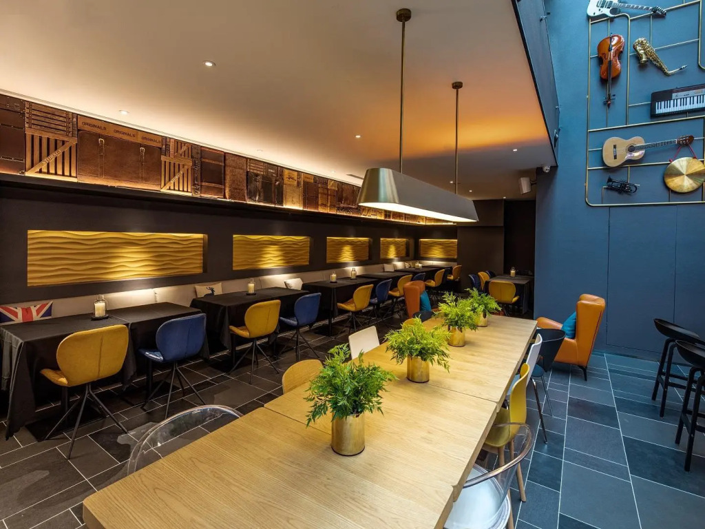 Lvju Smart Homestay (Zhangye Road Pedestrian Street)