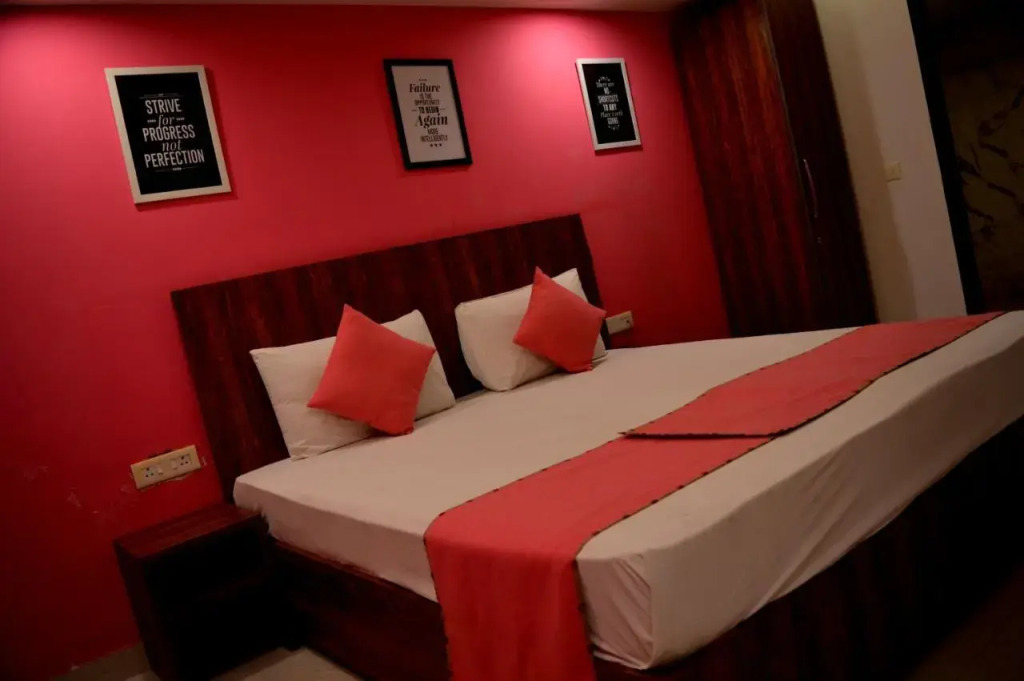 LA Rooms