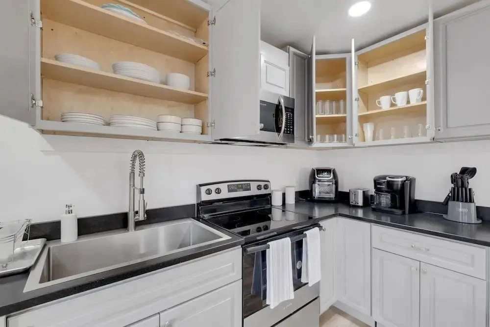 Stylish Nashville Getaway With Free Parking