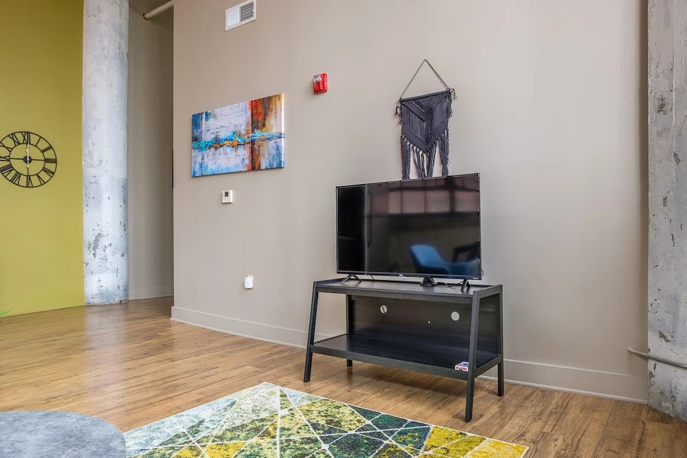 1 & 2 BR Apts w/ Gym, WiFi & Laundry by Frontdesk
