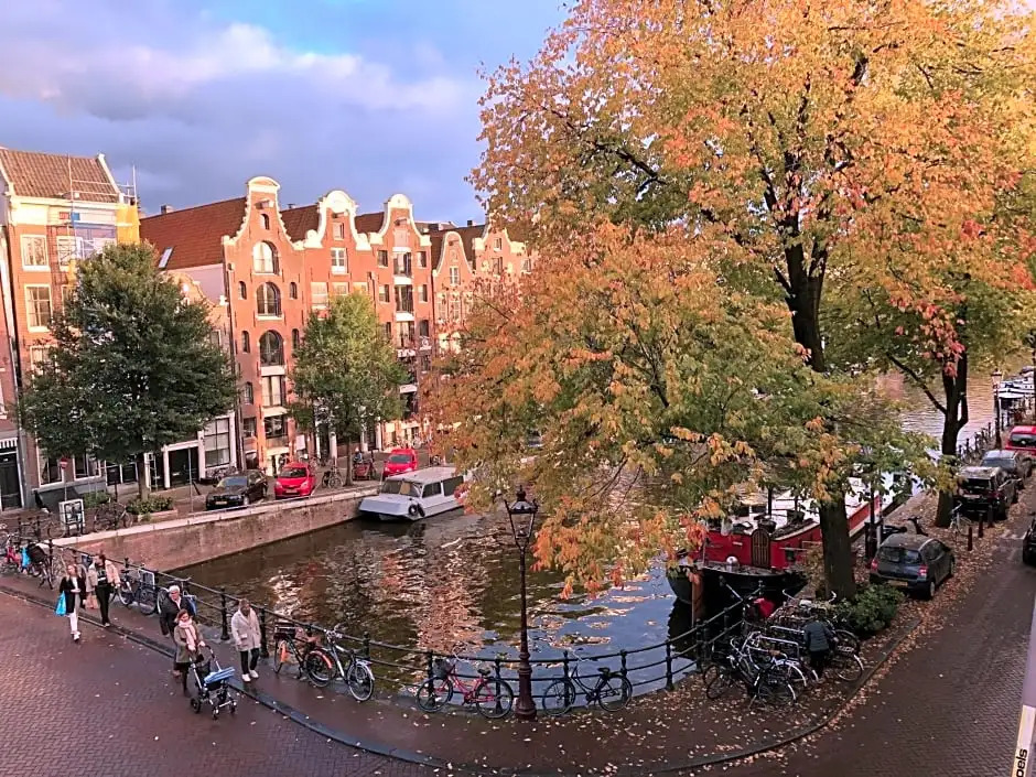 Décor Canal House