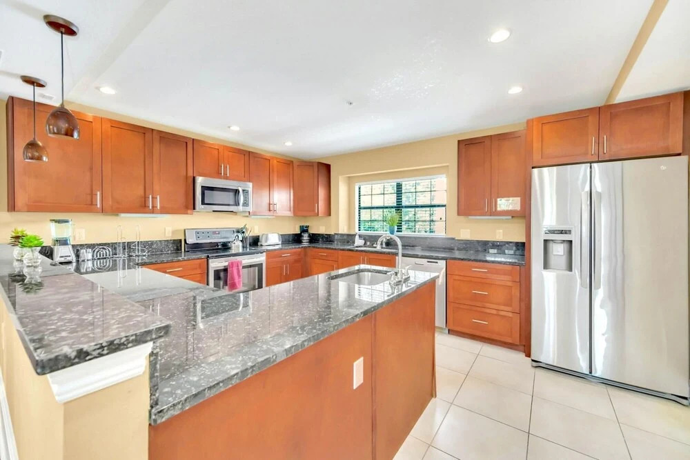 4BR Townhome in Damai Resort With Netflix