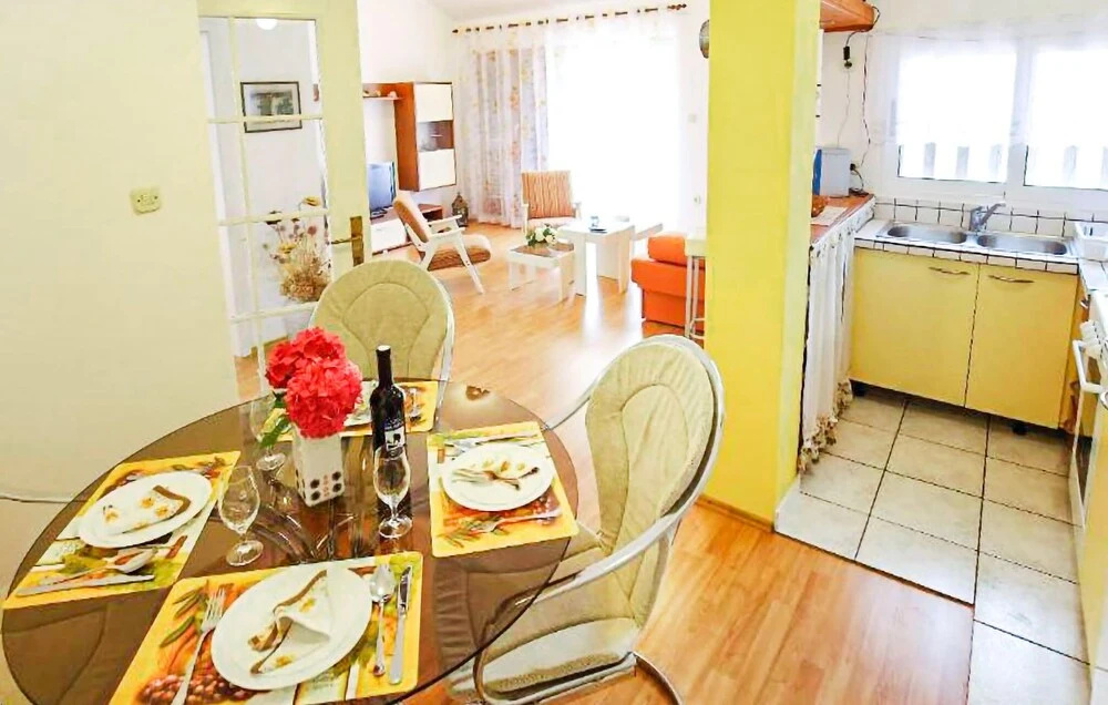 Amazing Apartment in Otok Ist With Wifi and 2 Bedrooms