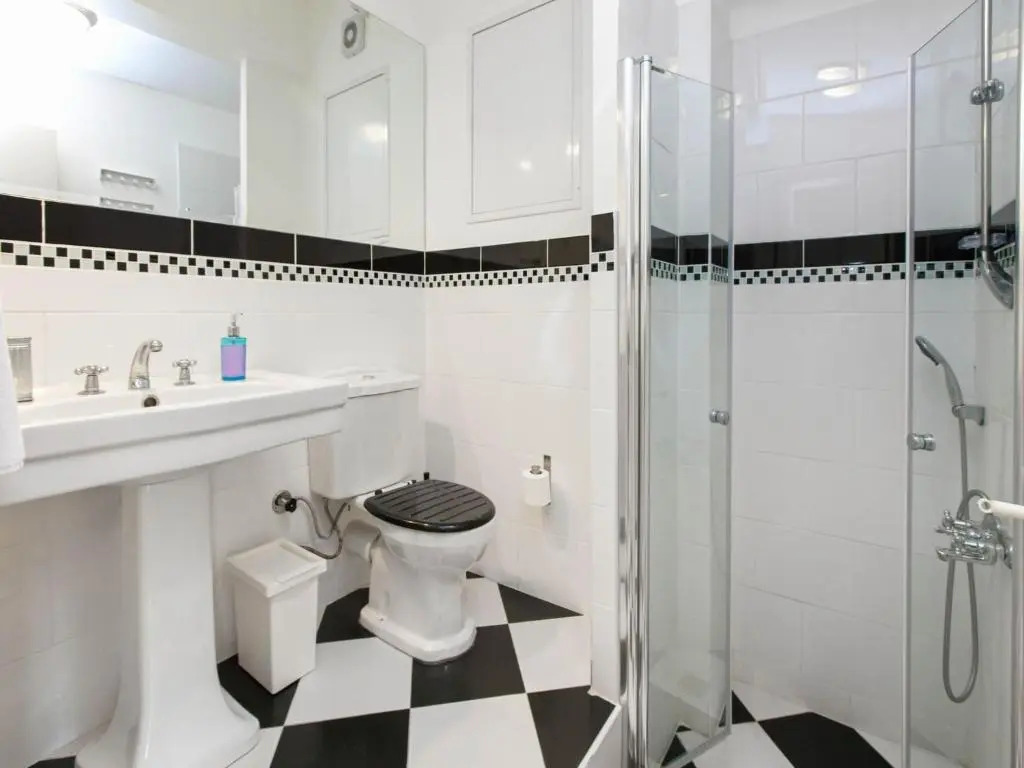 Chiconomy Suites