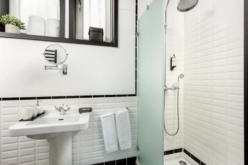 Charming Apartment With Street-view in Porto