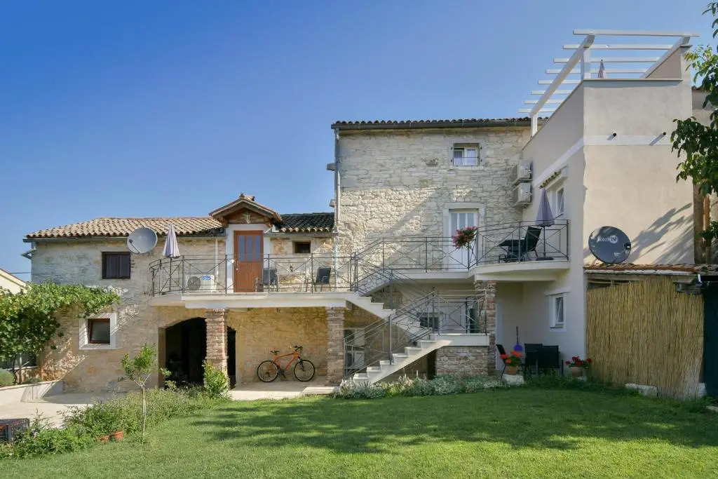 Apartments Borgo 8