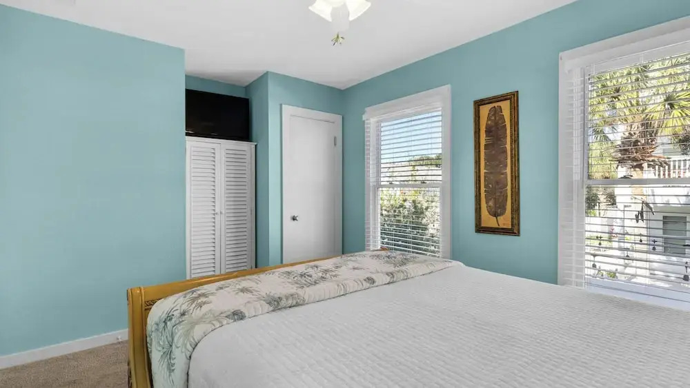 Your Ideal Beach Getaway With Private Pool, Game Room and Close to Beach!