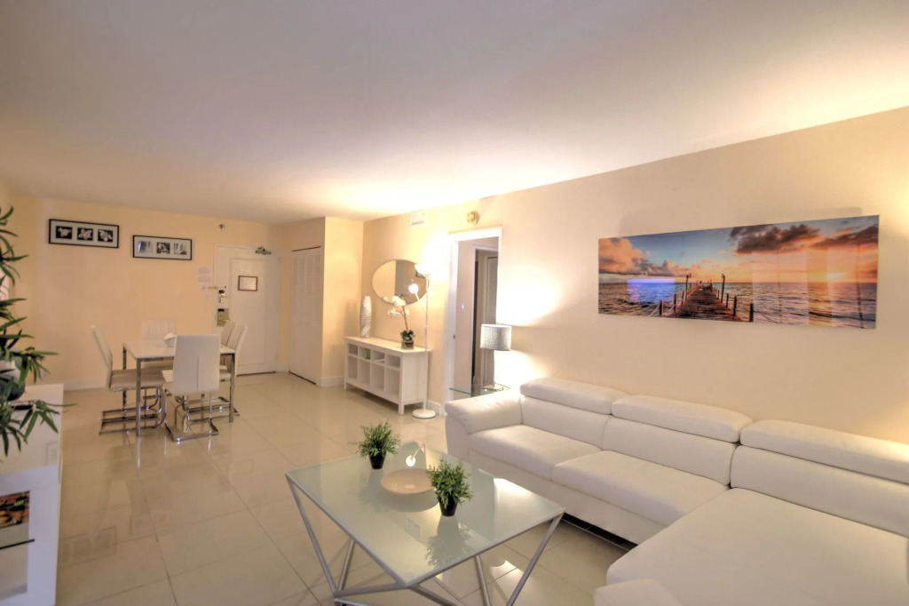Deluxe Apartments by South Florida Vacations