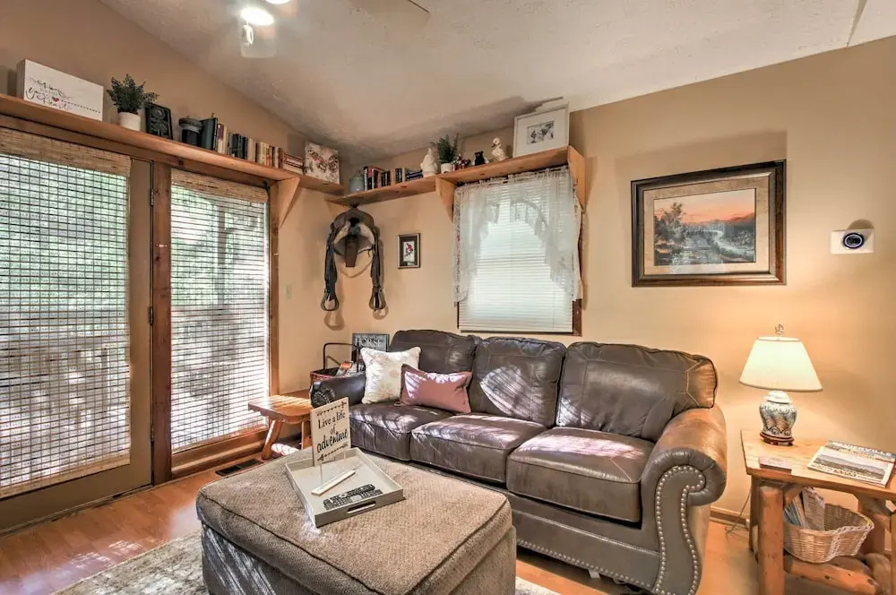 Gatlinburg Home w/ Hot Tub ~ 4 Mi to Town!