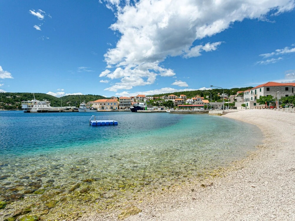 Cozy Holiday Home in Sumartin near Sea