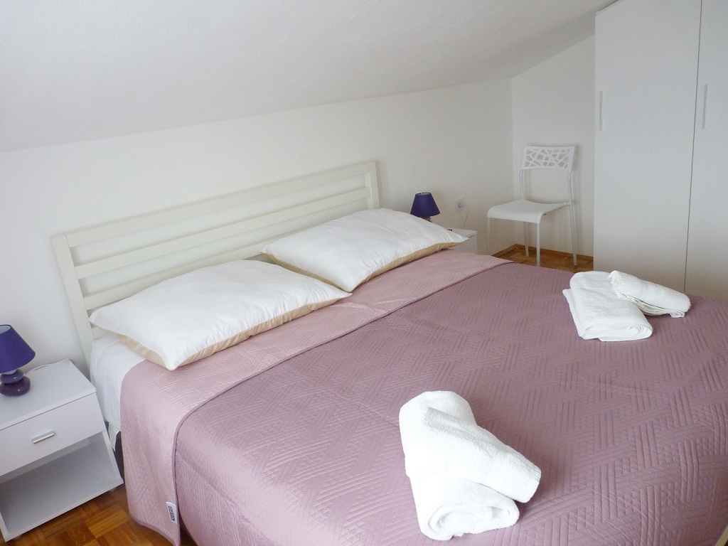 Apartment Željko - affordable and with sea view A1 Maslinica, Island Solta