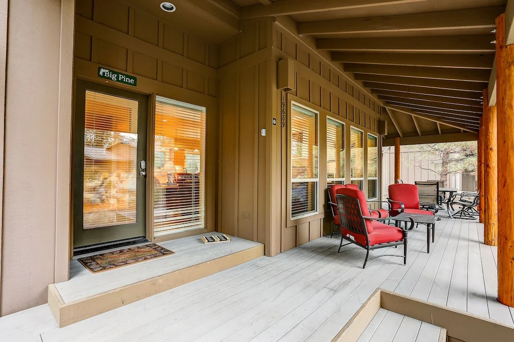 Big Pine Home with Hot Tub Close to Deschutes River Trail by RedAwning