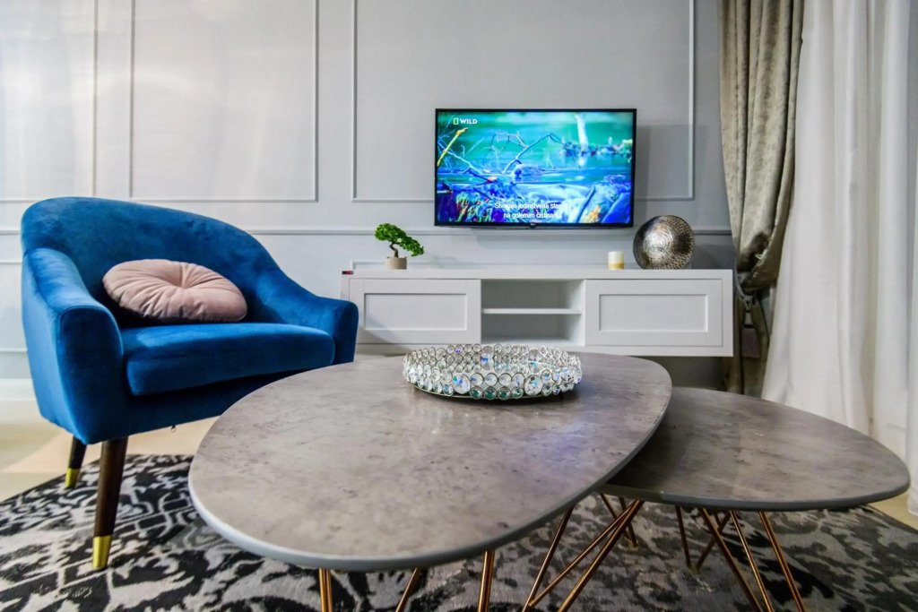 DiVine Luxury Apartment Purple