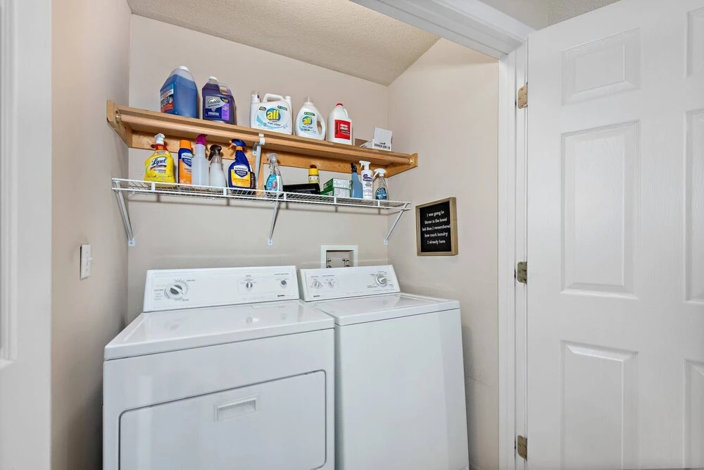 Beautiful Townhome 11 Minutes To Downtown 3 Bedroom Townhouse