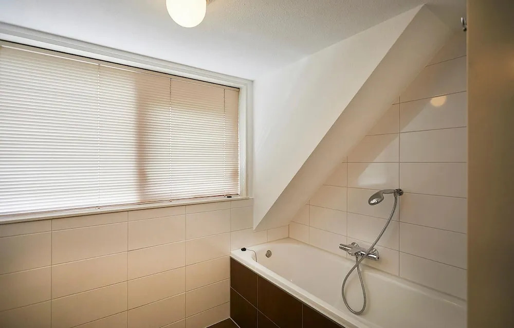 Nice Home in Heinkenzand With Wifi and 3 Bedrooms