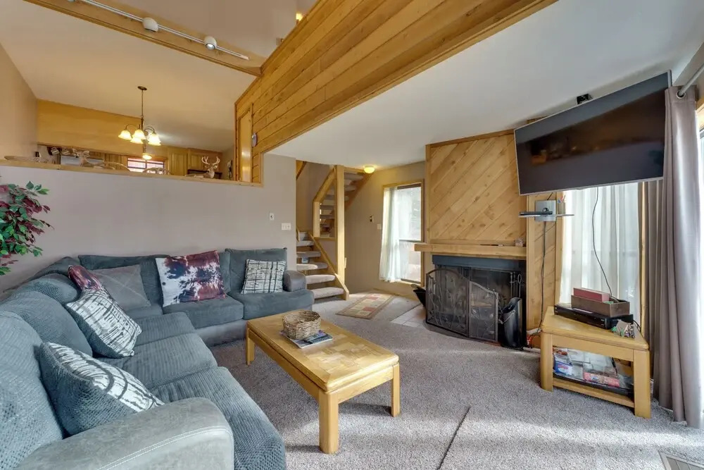 Walk to Lifts: Ski-in/ski-out Angel Fire Condo