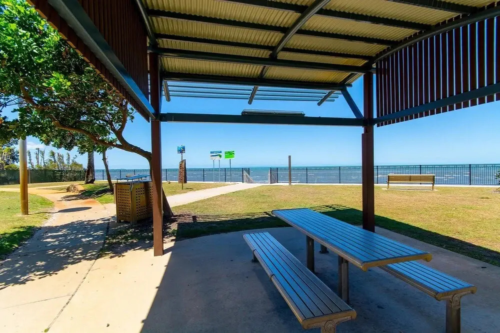 Waterviews,Pool, Wifi its all here !- Welsby Pde, Bongaree