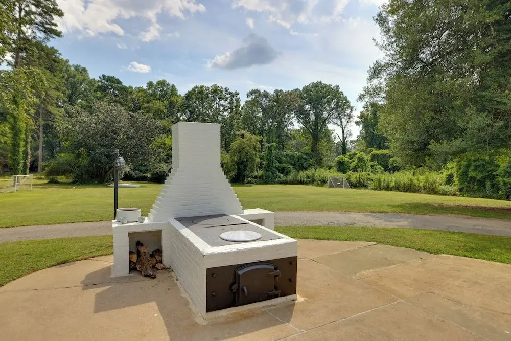 Home on Sprawling Estate, 6 Mi to Dtwn Spartanburg
