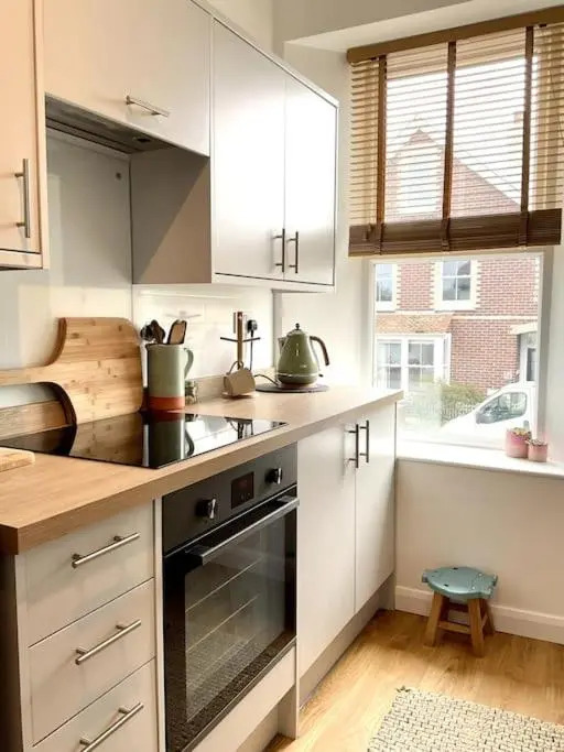 Unique 2-bedroom Coastal Town Retreat