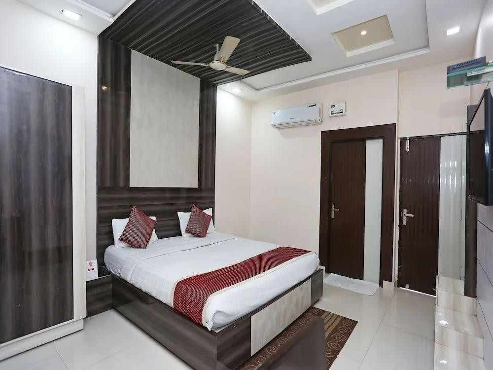 OYO 3202 Hotel Gayatri Residency