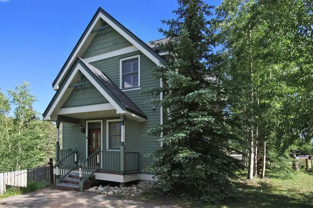 Bear Pine 4 Br home by RedAwning