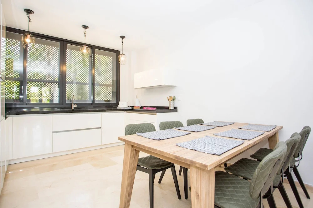 Fantastic Beachside 3 bedroom apartment