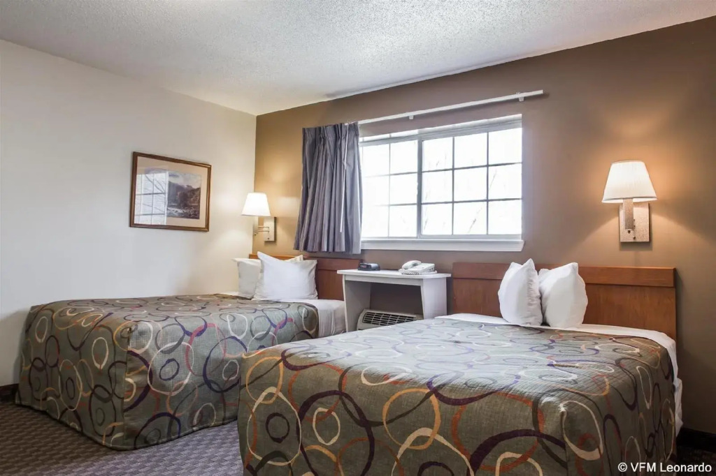 HomeTowne Studios & Suites by Red Roof Charlotte - Concord