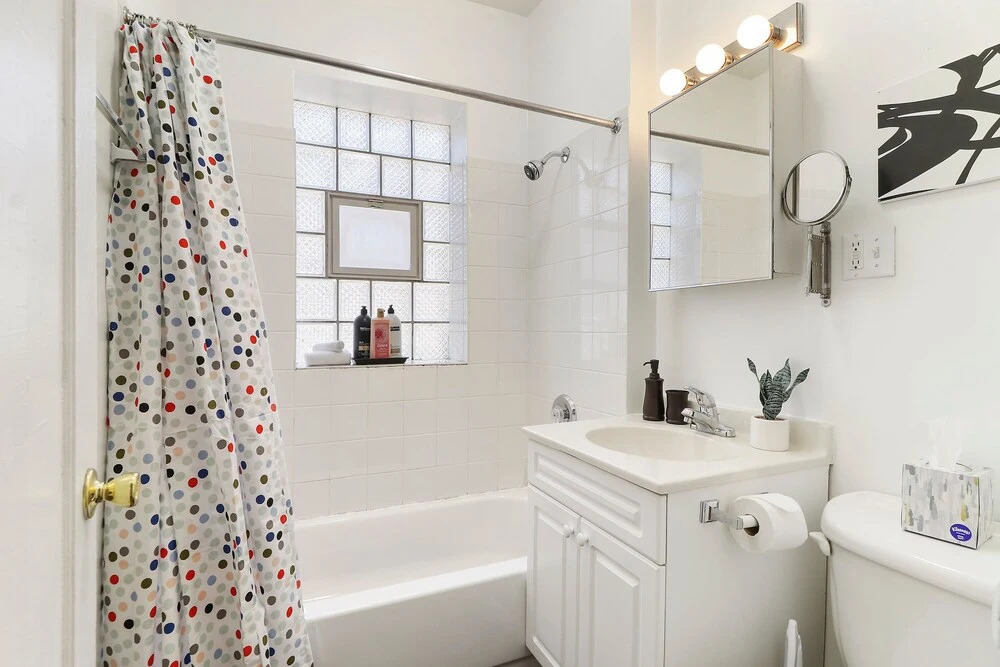 Darling 1BR Apartment in Lakeview
