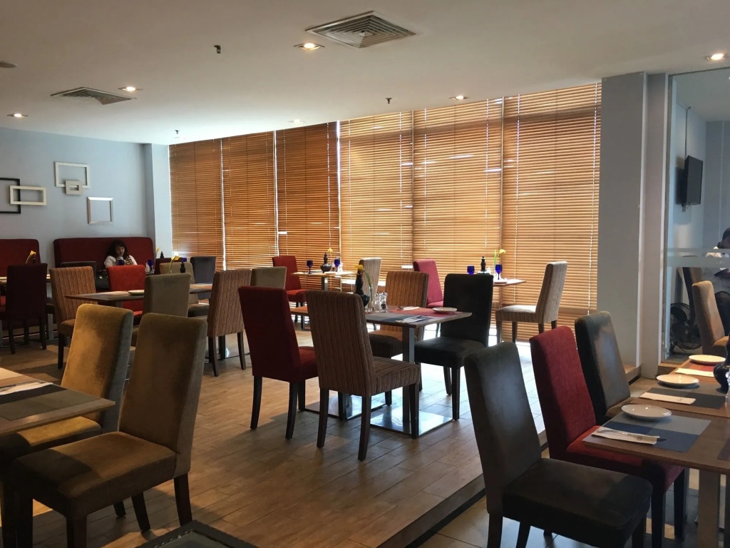 Hotel Casuarina Meru