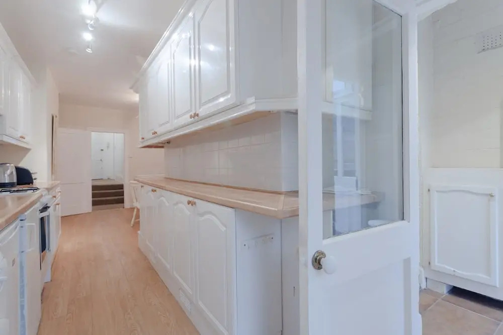 1 Bedroom Flat With Lofty Ceilings and Garden