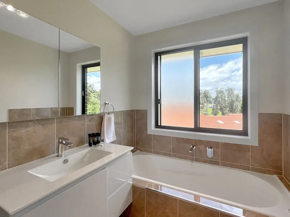 Spacious 4-bed House Near Batemans Bay Centre