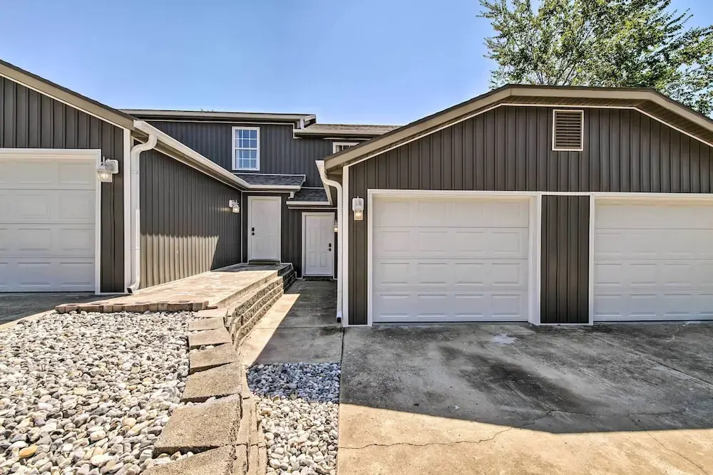 Airy Townhome: Close to Kayaking & Boating!