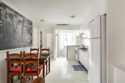 Apto 2 quartos, 1 quadra do Mar/Shop. Atlantico