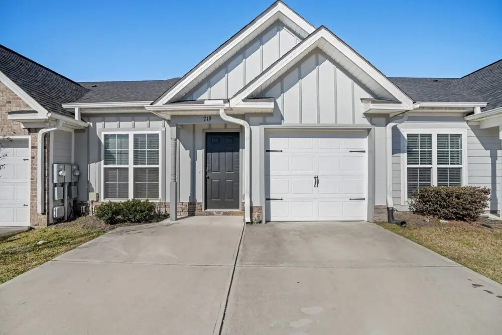 Good Vibes Only - Perfect Home In Quiet Residential Area With Work/study Space 4 Bedroom Townhouse by Redawning