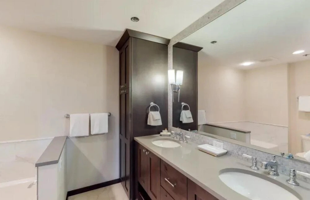 Premier Ski in, Ski-out 2 Bedroom Condo With Spectacular Views, Heated Outdoor Pool and Hot Tub, Short Walk to Village