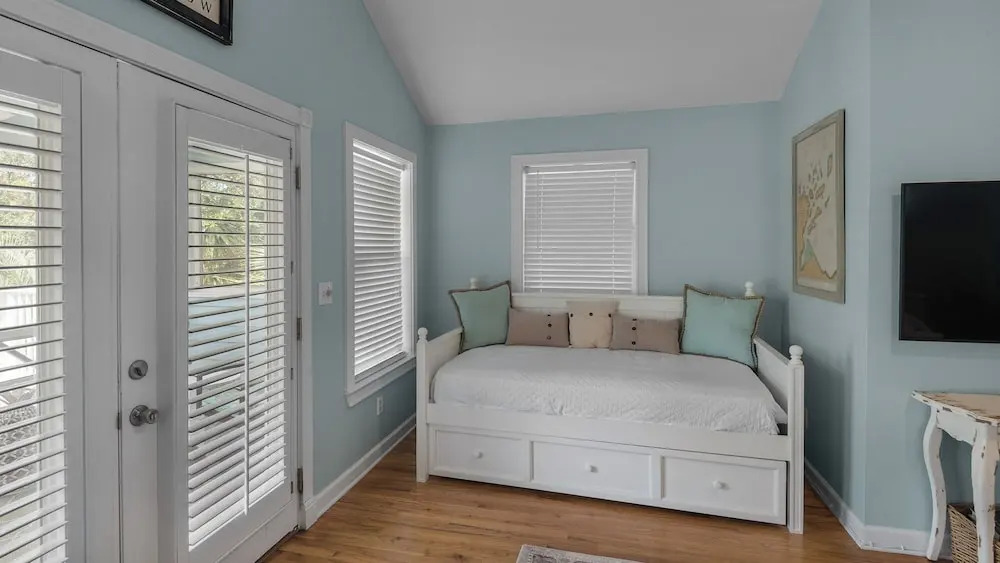 Classic Beach Home With Heated Private Pool - Sleeps 9