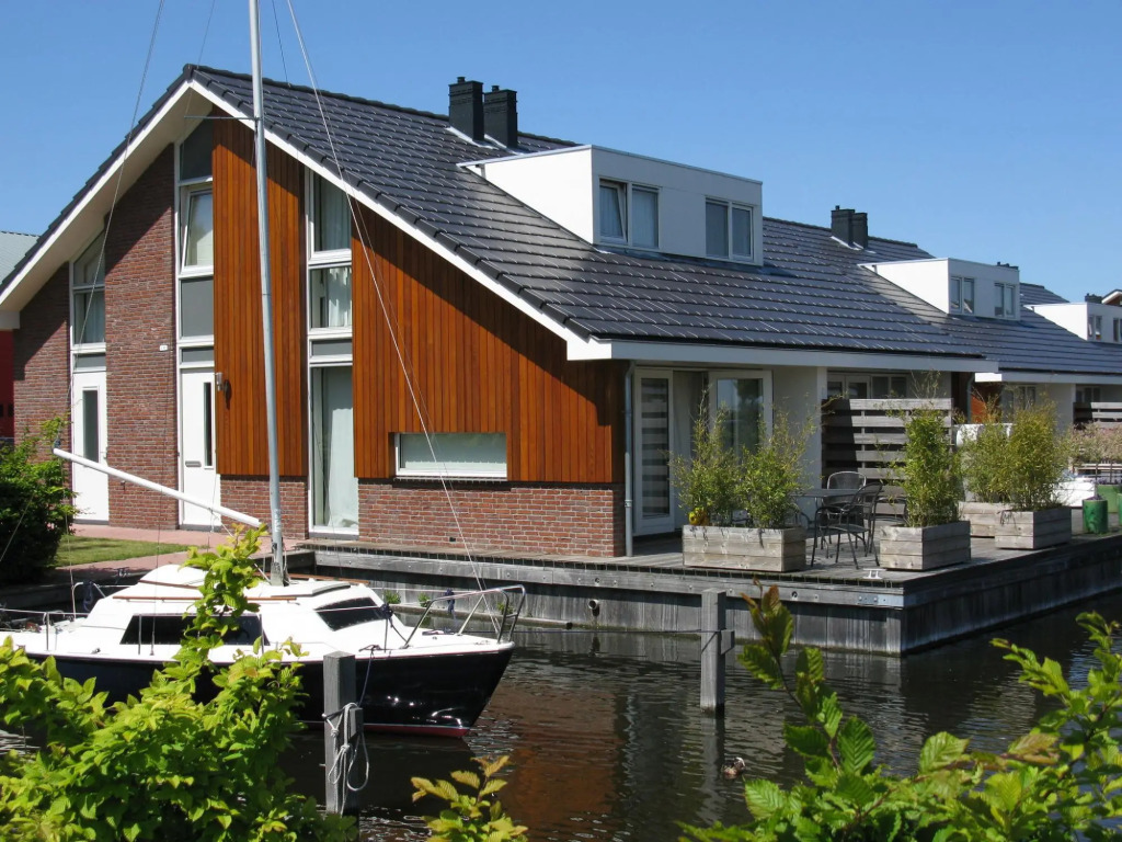 Apartment in Waterpark with Private Jetty