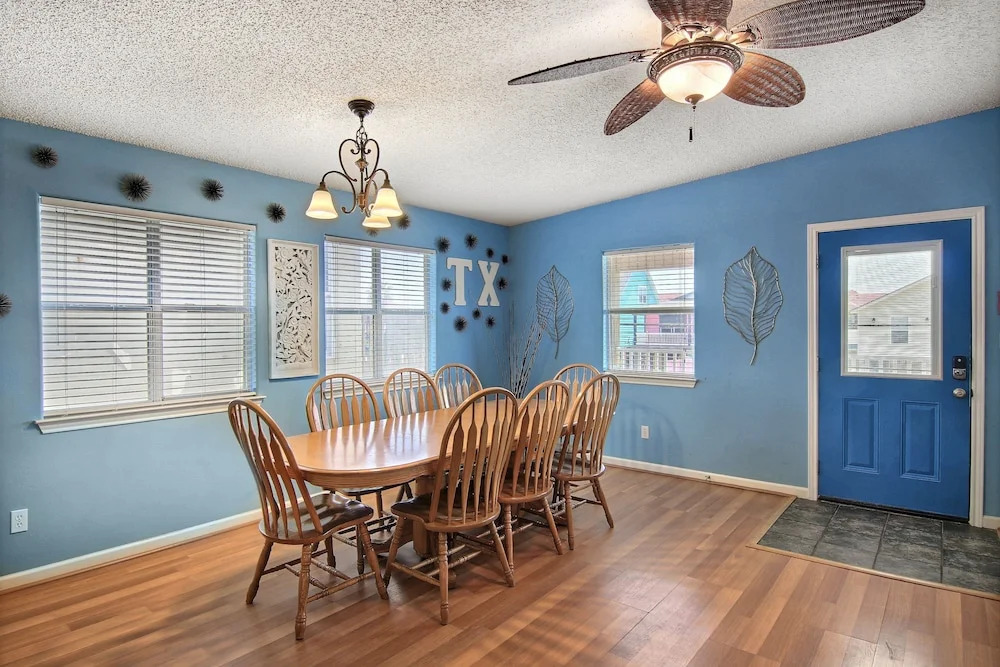 Quitcha Beach Inn 4 Bedrooms 2 Bathrooms Home