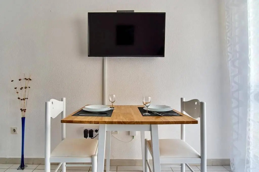 Cozy studio apartment near the beach