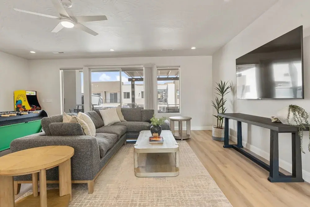 The Crash Pad 5 Bedroom Townhouse