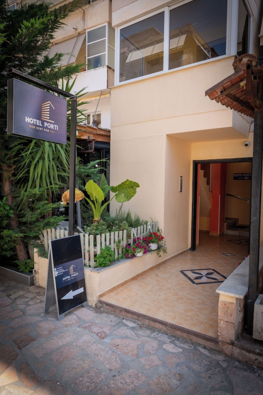Hotel Porti