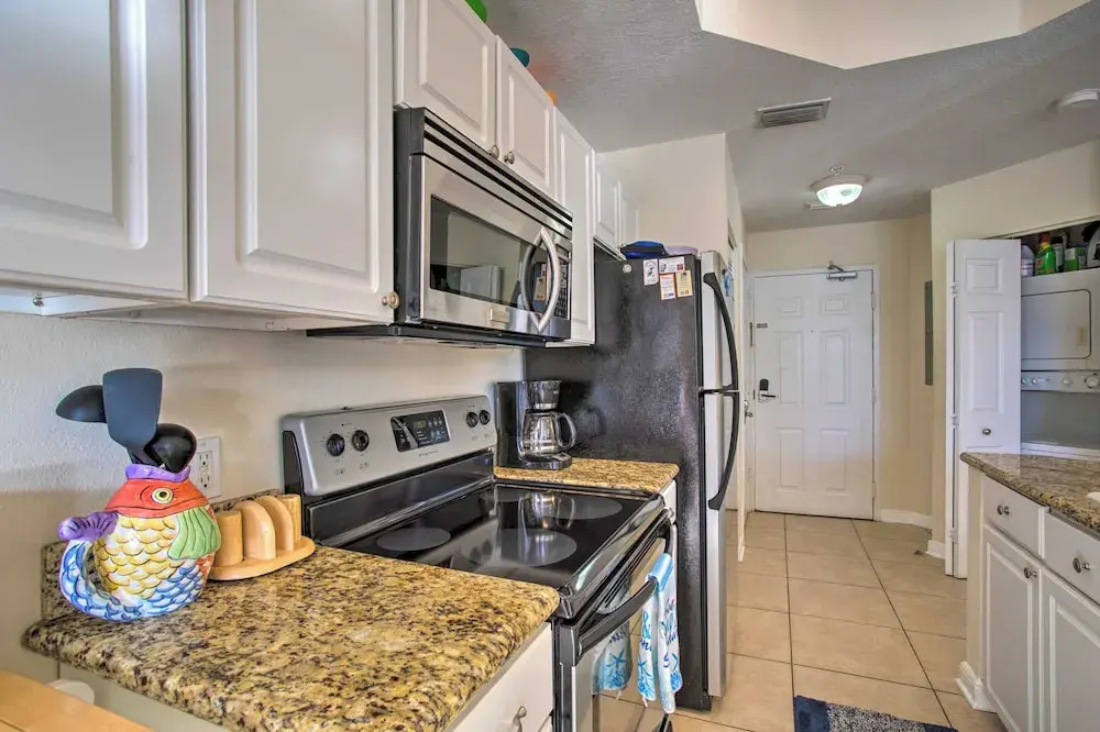Private Balcony & Pool Access: Bayfront Retreat
