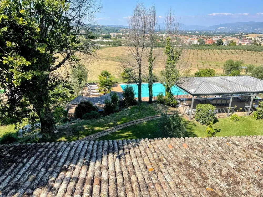 Apt 2. Air Con. Free car Park. Infinity Pool. Beautiful Grounds. Sleeps 4