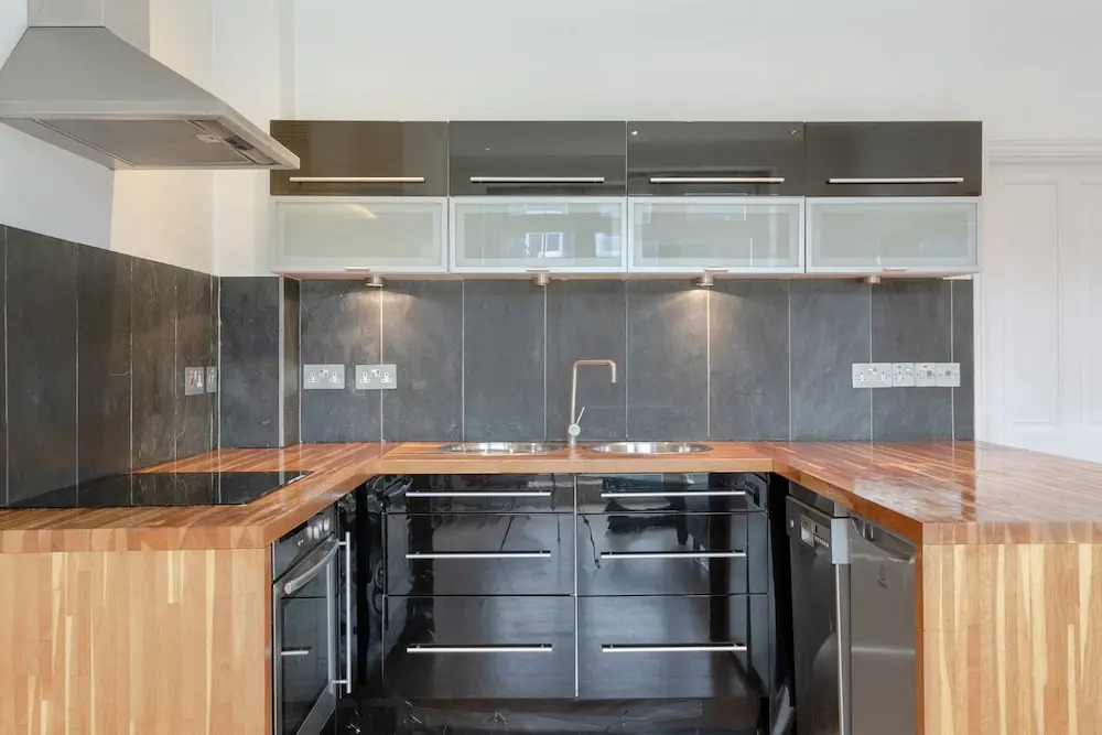 2 Bedroom Apartment Near Queens Park